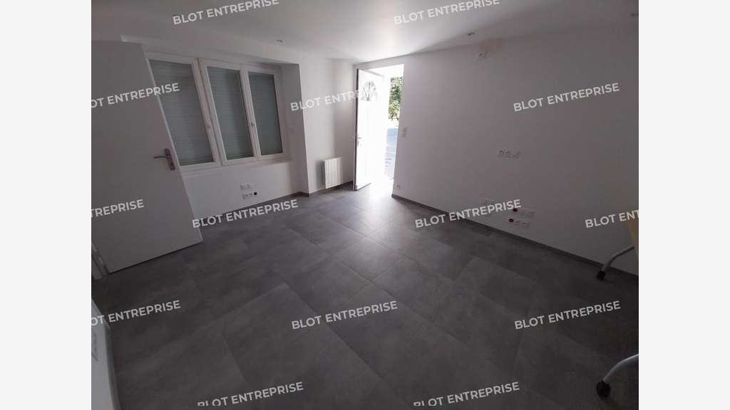 À LOUER - BUREAUX 106 m² - BAUD