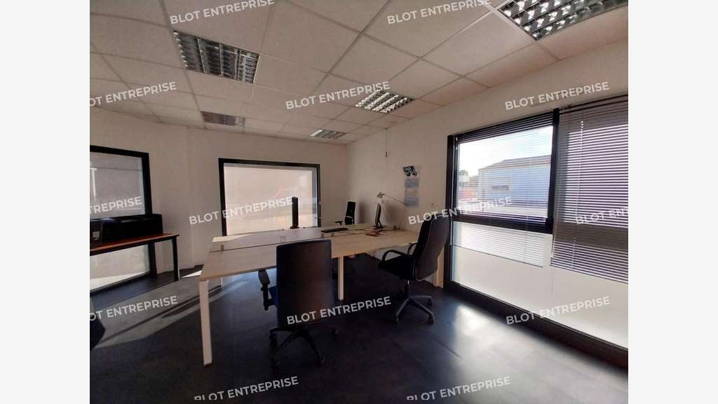 À LOUER - LOCAL PROFESSIONNEL BUREAUX 170 m² - B
