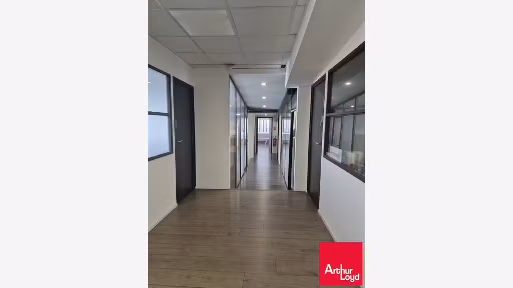 Bureaux de 91m² à louer au 1er étage à Bayonne
