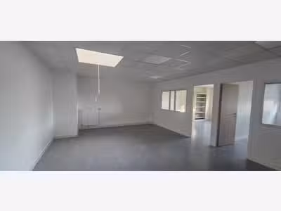 Bureaux de 64m² à louer en R+1 zone Beaucouzé