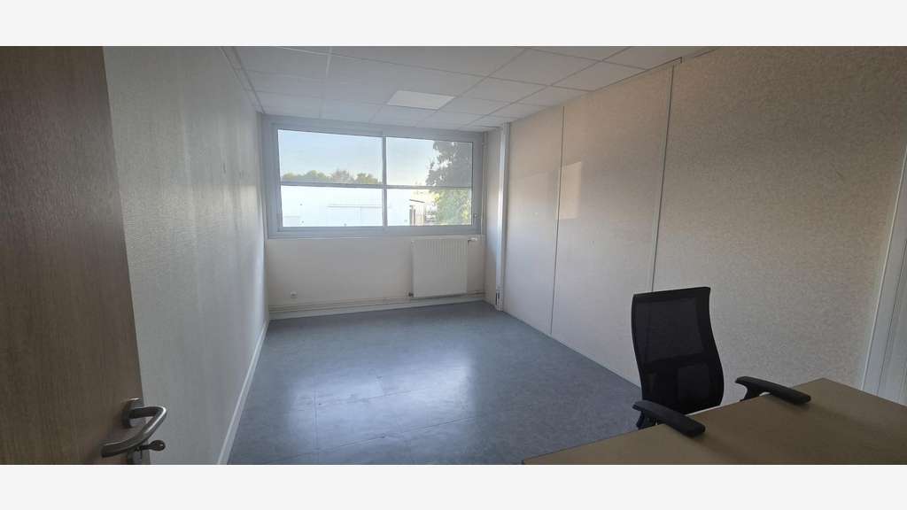 Bureaux de 64m² à louer en R+1 zone Beaucouzé