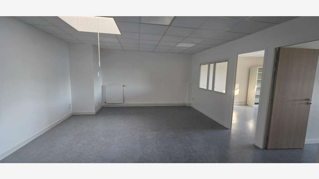 Bureaux de 64m² à louer en R+1 zone Beaucouzé