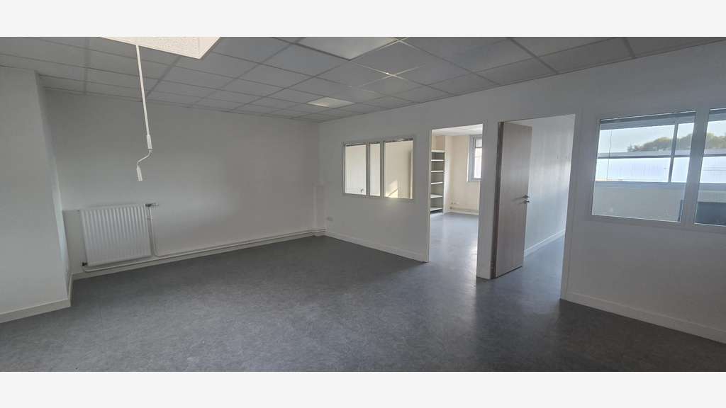 Bureaux de 64m² à louer en R+1 zone Beaucouzé