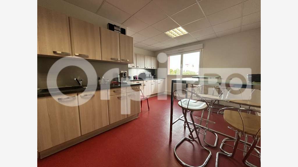 Local professionnel 30m² R+2 à louer à Beauvais 