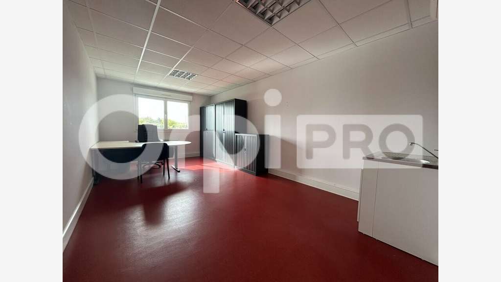 Local professionnel 30m² R+2 à louer à Beauvais 