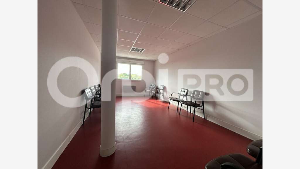Local professionnel 30m² R+2 à louer à Beauvais 