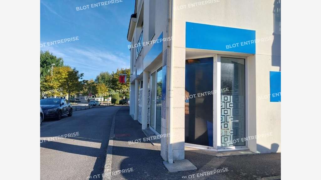 A louer bureaux 55m² belle visibilité  Guérande