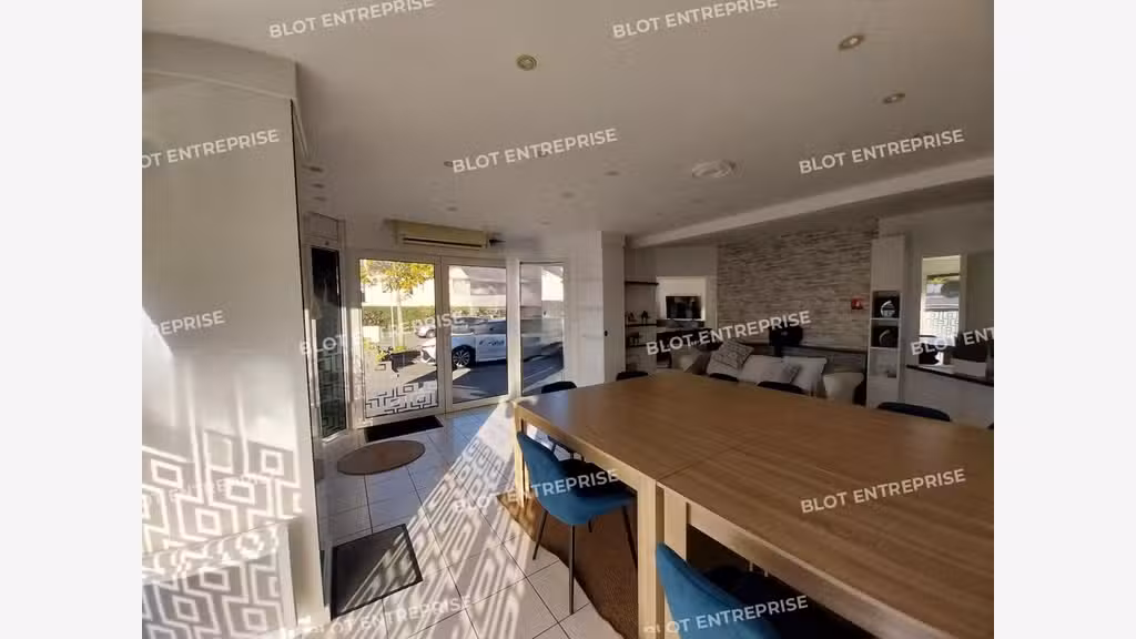 A louer bureaux 55m² belle visibilité  Guérande