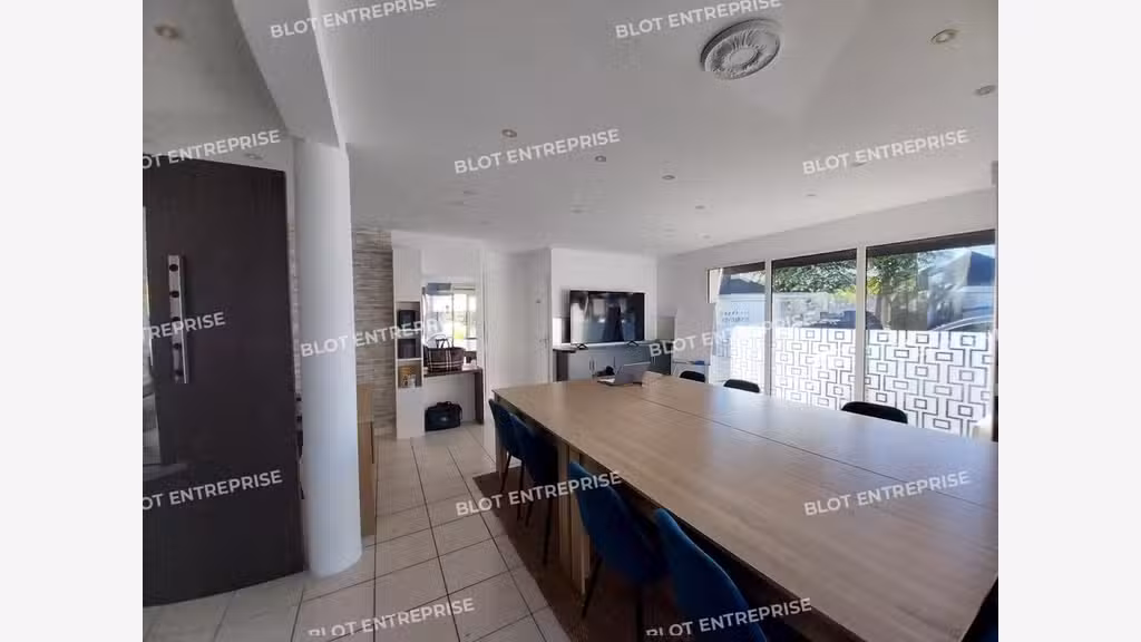 A louer bureaux 55m² belle visibilité  Guérande