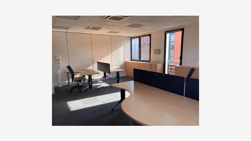 A louer bureaux 194m² avec places parking Besançon