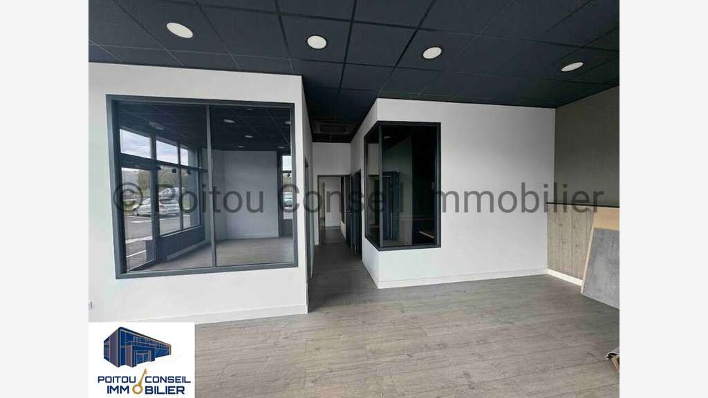 Local tertiaire ou service 120m2 idéalement placé