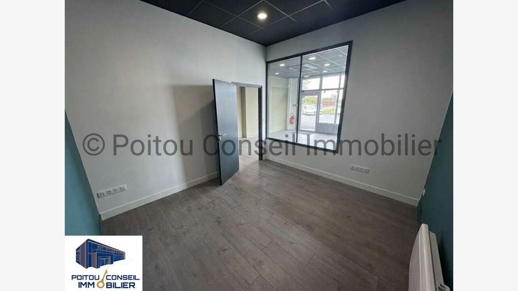Local tertiaire ou service 120m2 idéalement placé