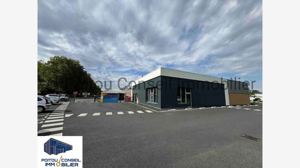 Local tertiaire ou service 120m2 idéalement placé