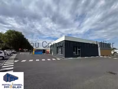 Local tertiaire ou service 120m2 idéalement placé