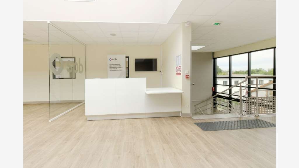 BEZONS (95): à louer plateau de 255 m2 de bureaux 