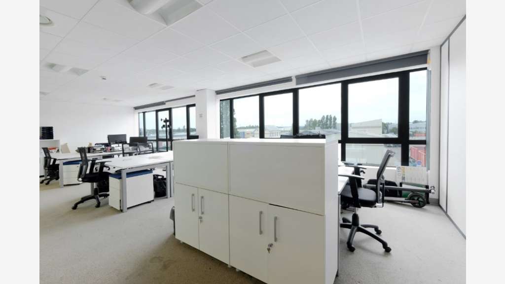 BEZONS (95): à louer plateau de 255 m2 de bureaux 