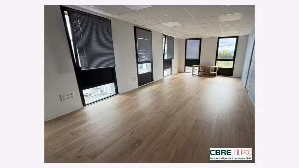 Location bureaux 54m² avec stationnement à Bidart