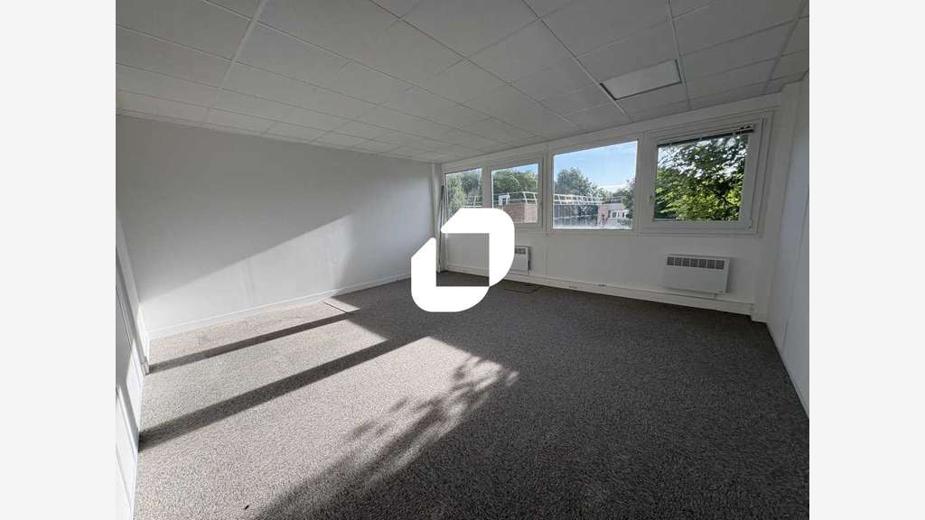 A louer Bureaux 1105m² Bievres