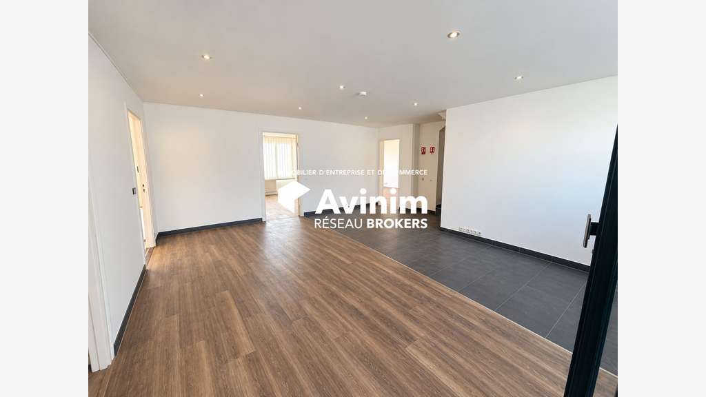 BOBIGNY – BUREAUX À LOUER 187 M² – ERP / PMR – 4 P