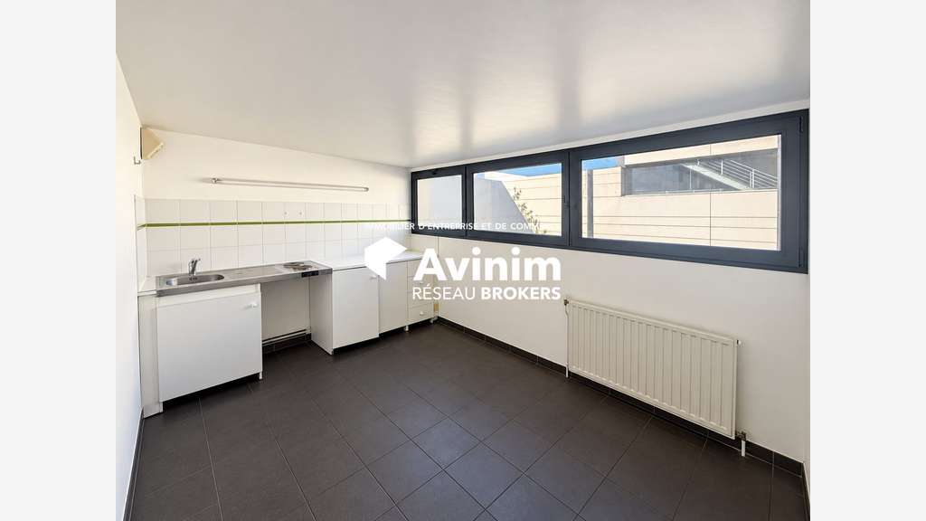 BOBIGNY – BUREAUX À LOUER 187 M² – ERP / PMR – 4 P