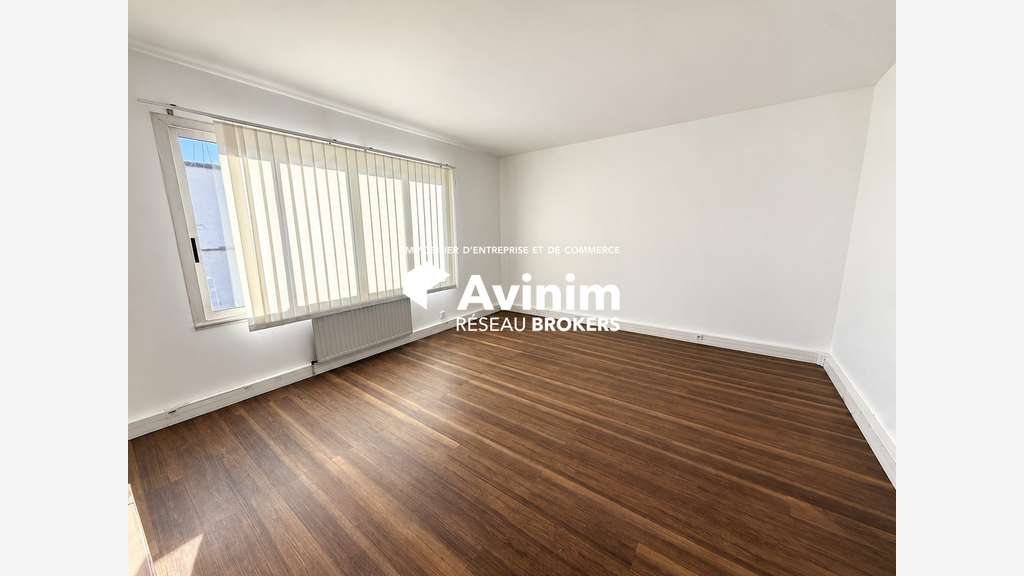 BOBIGNY – BUREAUX À LOUER 187 M² – ERP / PMR – 4 P