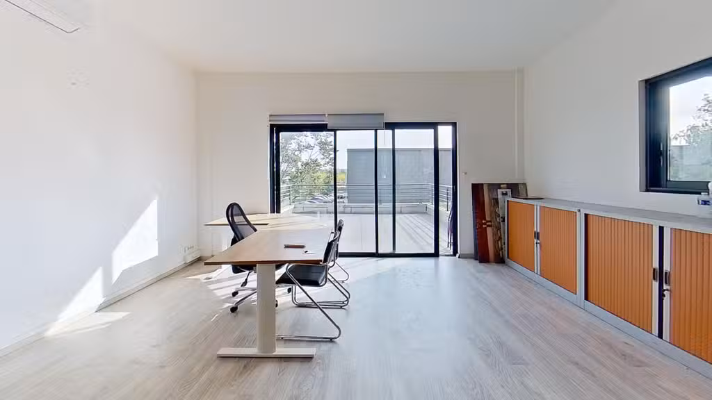 A louer bureau contemporain 42m² à Boé