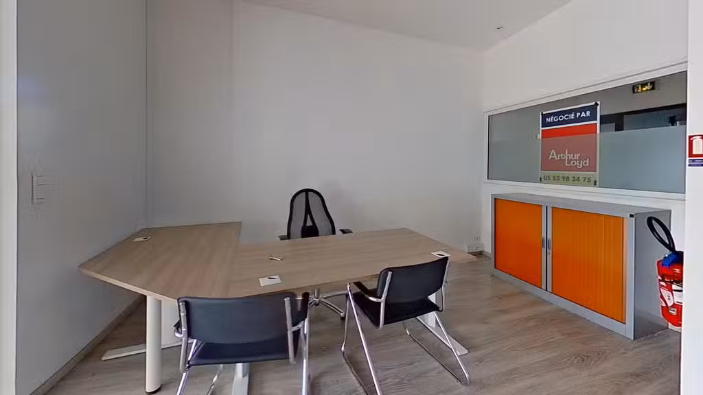A louer bureau contemporain 42m² à Boé