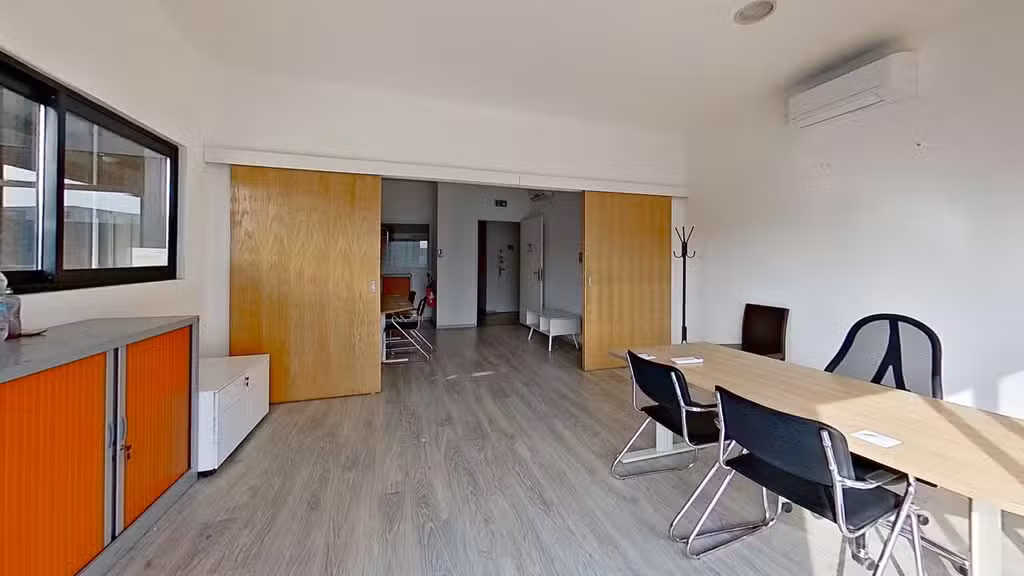 A louer bureau contemporain 42m² à Boé