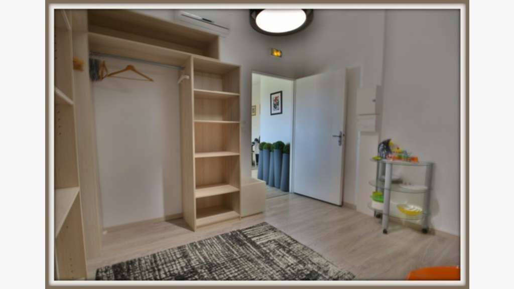 A louer bureau contemporain 41m² zone comm. de Boé