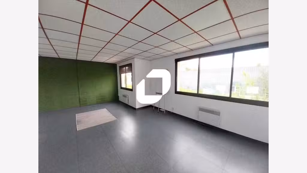 A louer Bureaux 600m² Boissy l'aillerie