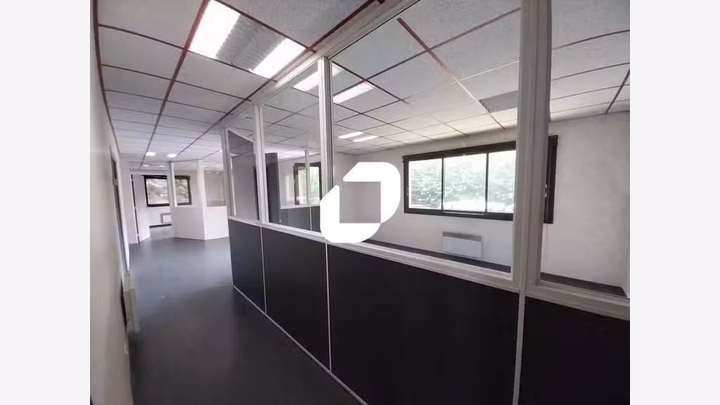 A louer Bureaux 600m² Boissy l'aillerie