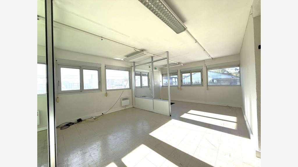 A louer bureau 74m² à Boissy-sous-Saint-Yon