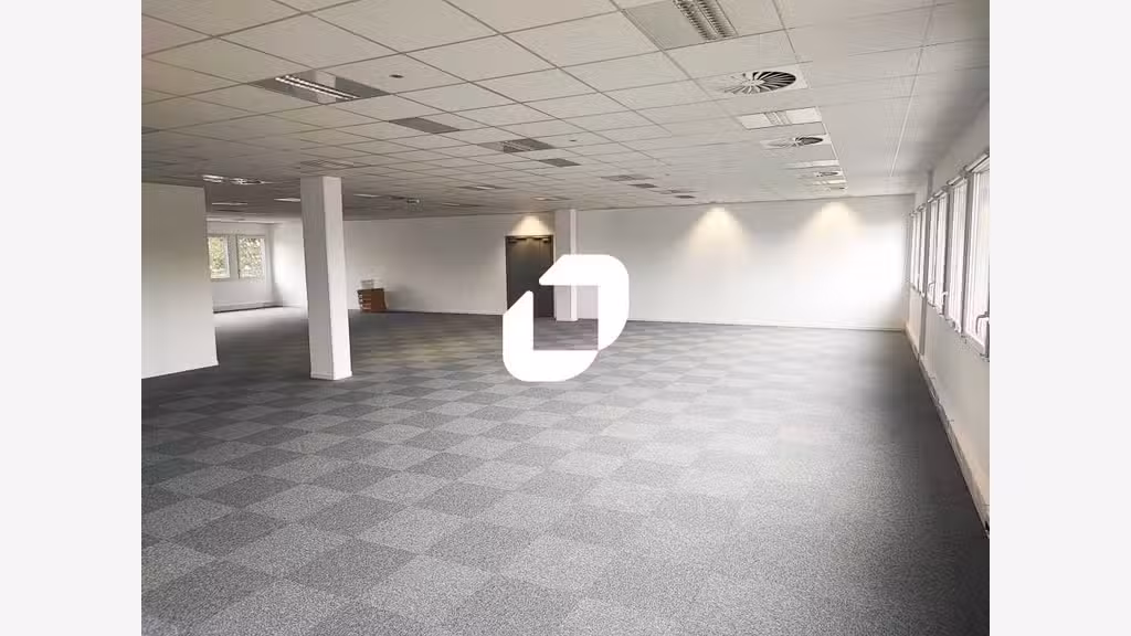 A louer Bureaux 353m² Bondy