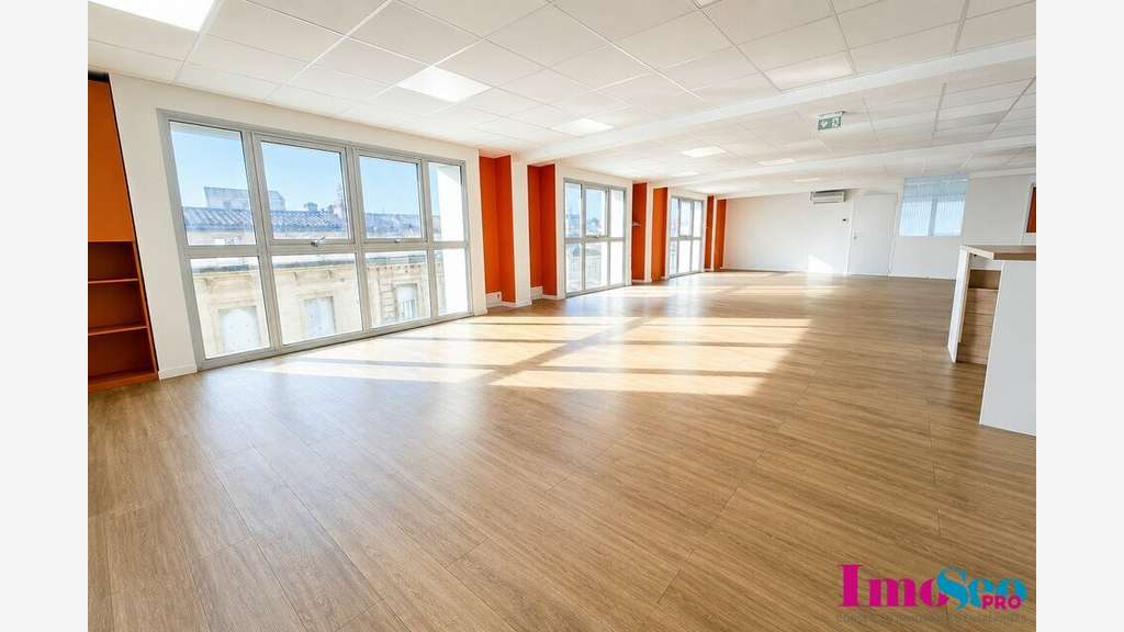 Bureaux PMR de 271m² à louer en R+2 à Bordeaux