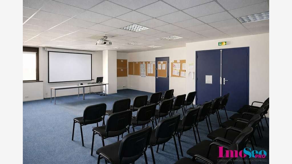 Bureaux 330m² à louer à Bordeaux Mériadeck