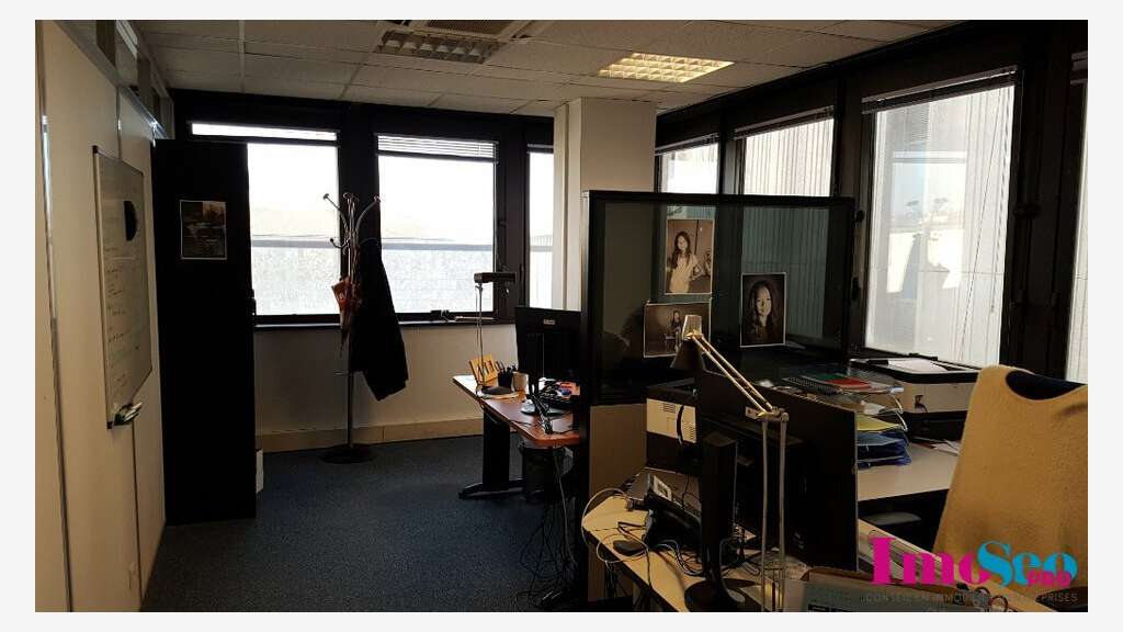 Bureaux 330m² à louer à Bordeaux Mériadeck