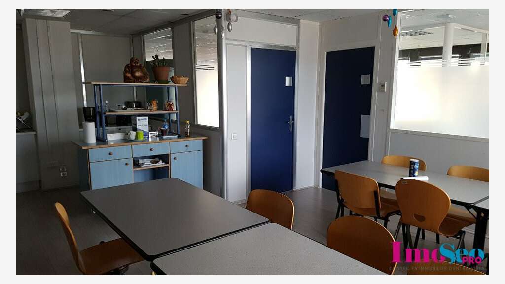 Bureaux 330m² à louer à Bordeaux Mériadeck