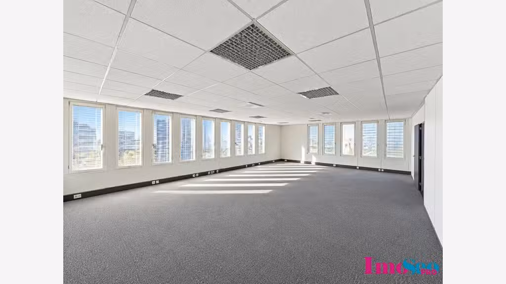 Bureaux de 202m² à louer en RDC à Bordeaux