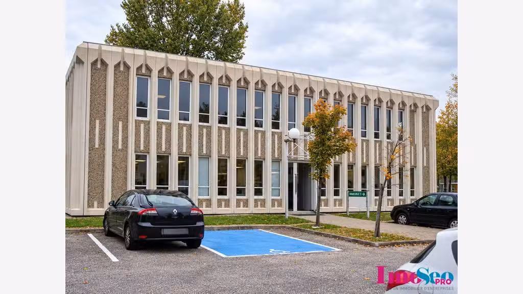 Bureaux de 202m² à louer en RDC à Bordeaux