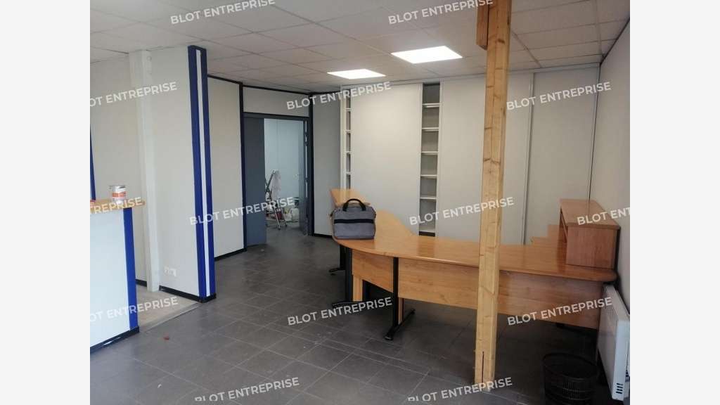 À LOUER - BUREAUX - 249 M² - BOUGUENAIS