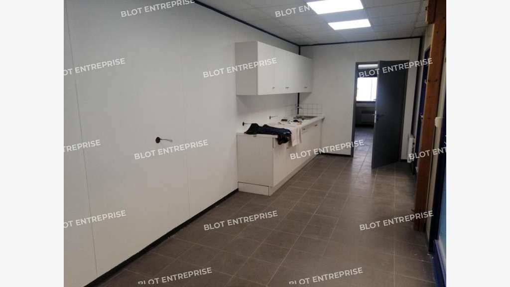 À LOUER - BUREAUX - 249 M² - BOUGUENAIS