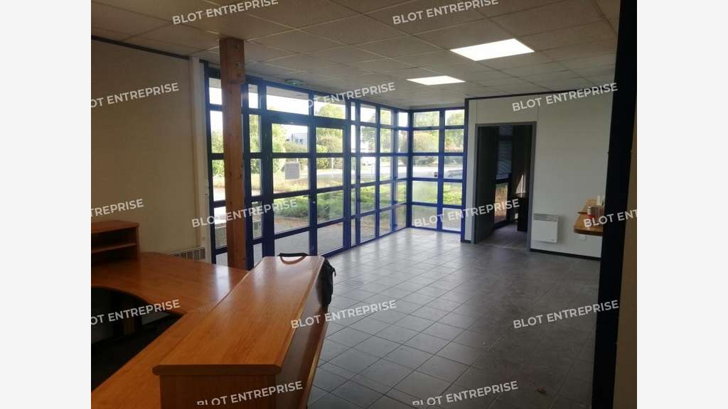 À LOUER - BUREAUX - 249 M² - BOUGUENAIS