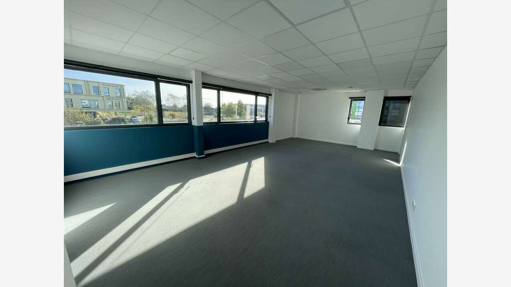Loue bureaux de 1019m² ERP au 1er étage à Brest