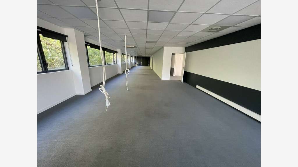 Loue bureaux de 1019m² ERP au 1er étage à Brest