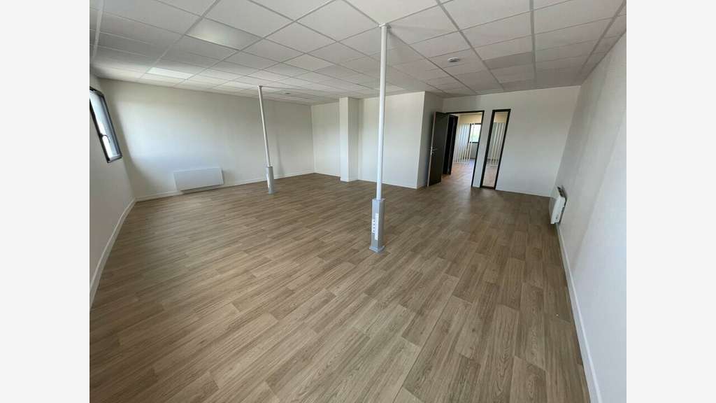 Bureaux de 250m² à louer à Guipavas Kergaradec