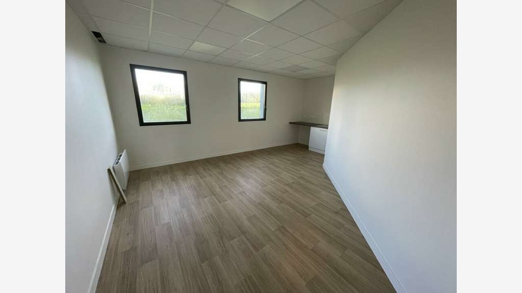Bureaux de 250m² à louer à Guipavas Kergaradec
