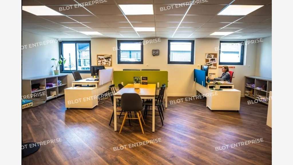 À LOUER - BUREAUX + STOCKAGE - 550 m² - BREST
