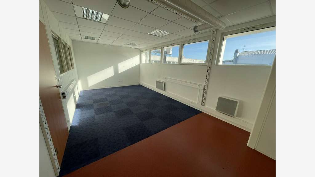 A louer bureaux de 408m² au 1er étage à Brest