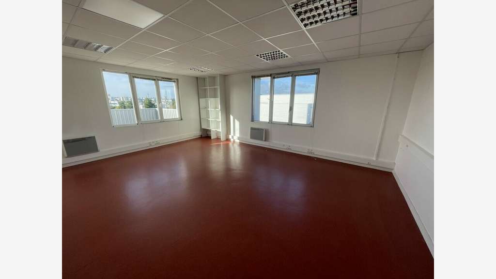 A louer bureaux de 408m² au 1er étage à Brest