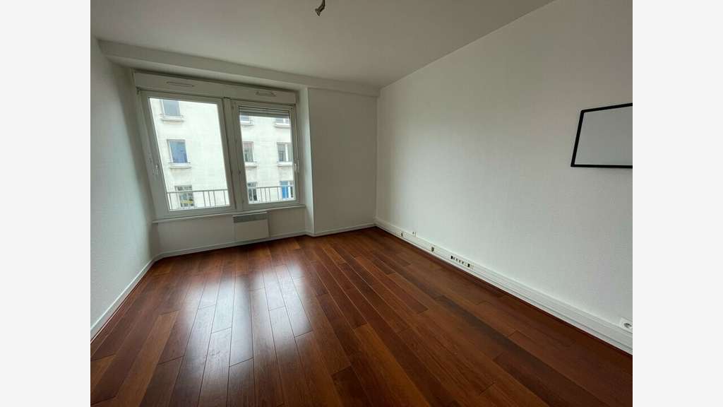 Bureaux 110m² à louer à Brest port emplacement N°1